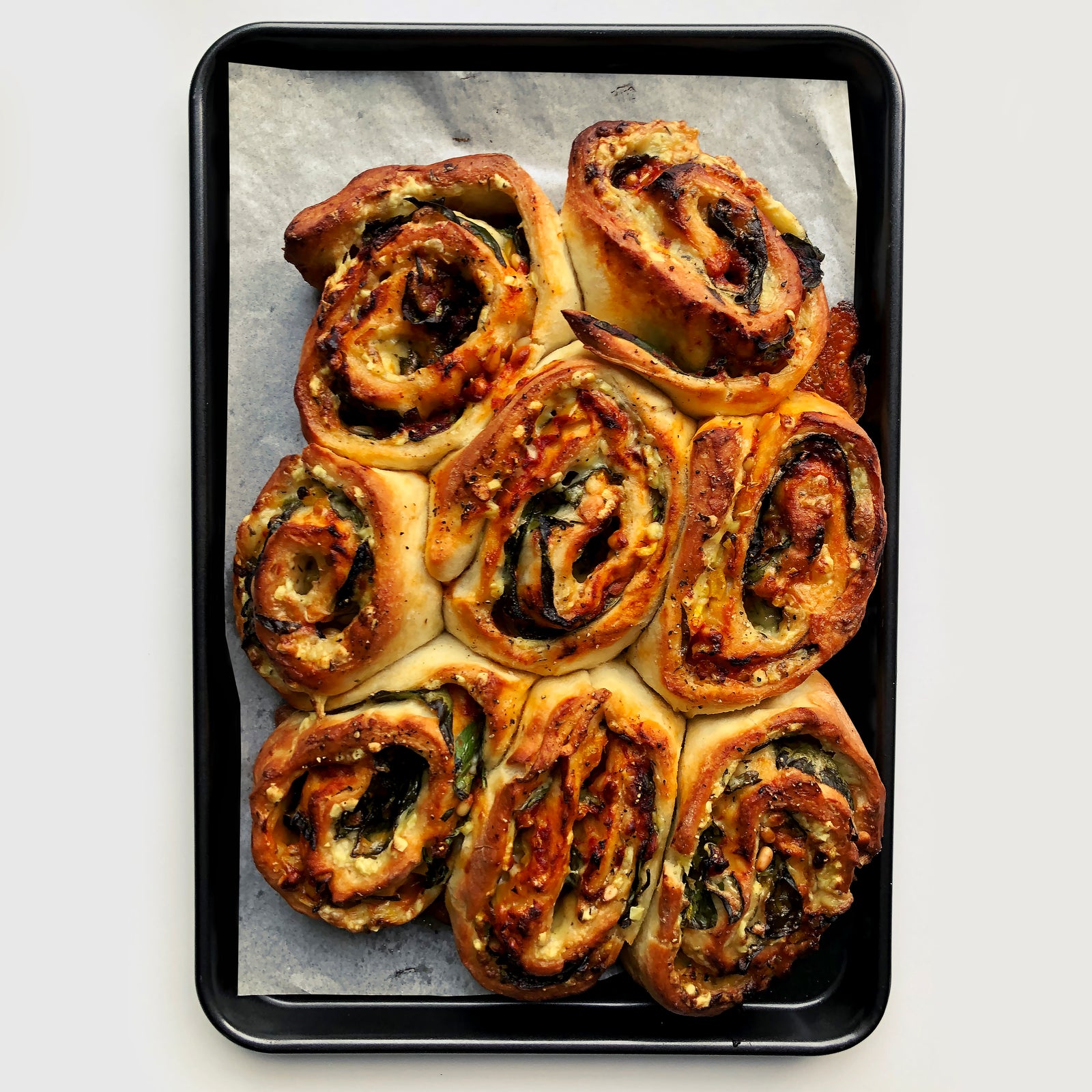 Vegan Spinach Pizza Scrolls